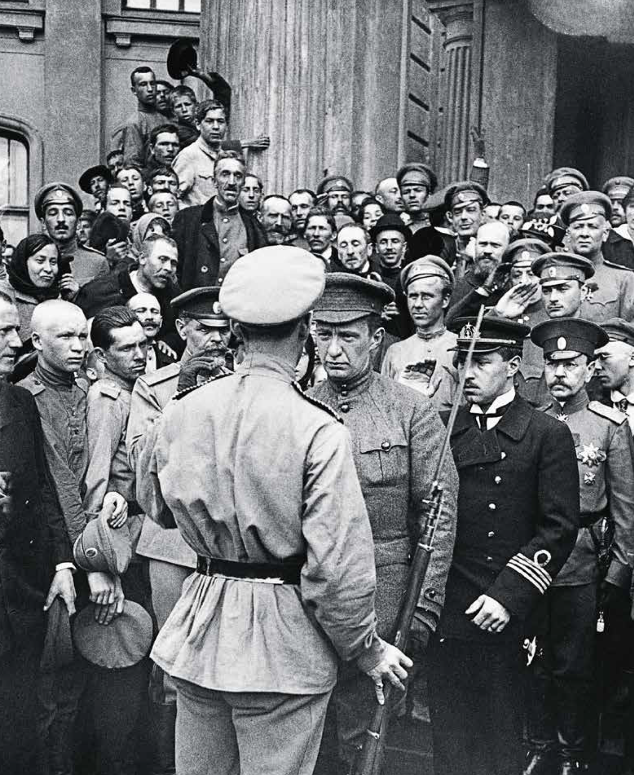 Встреча на Николаевском вокзале председателя Временного правительства А. Ф. Керенского, прибывшего для участия в Государственном совещании Встреча на Николаевском вокзале председателя Временного правительства А. Ф. Керенского, прибывшего для участия в Государственном совещании