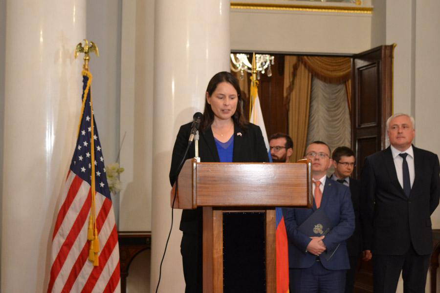 2019-09-18-peredacha-documentov-usa-04.jpg 2019-09-18-peredacha-documentov-usa-04.jpg