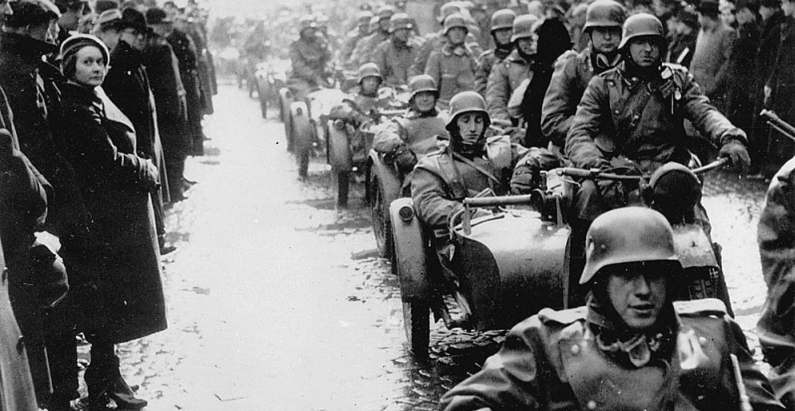 Немецкие моторизованные подразделения в Праге. Март 1939 года Немецкие моторизованные подразделения в Праге. Март 1939 года